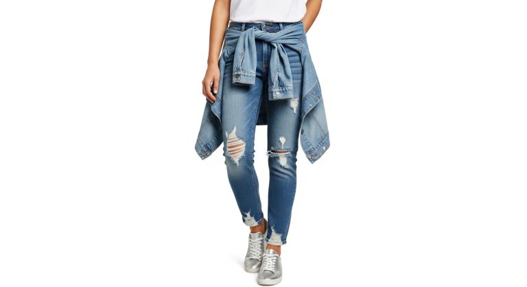 Silver Sneaker Casual Outfit Ideas